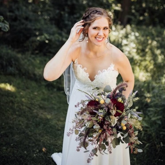 Nicole Milano Colet Italian Wedding Dress - Picture 2 of 10